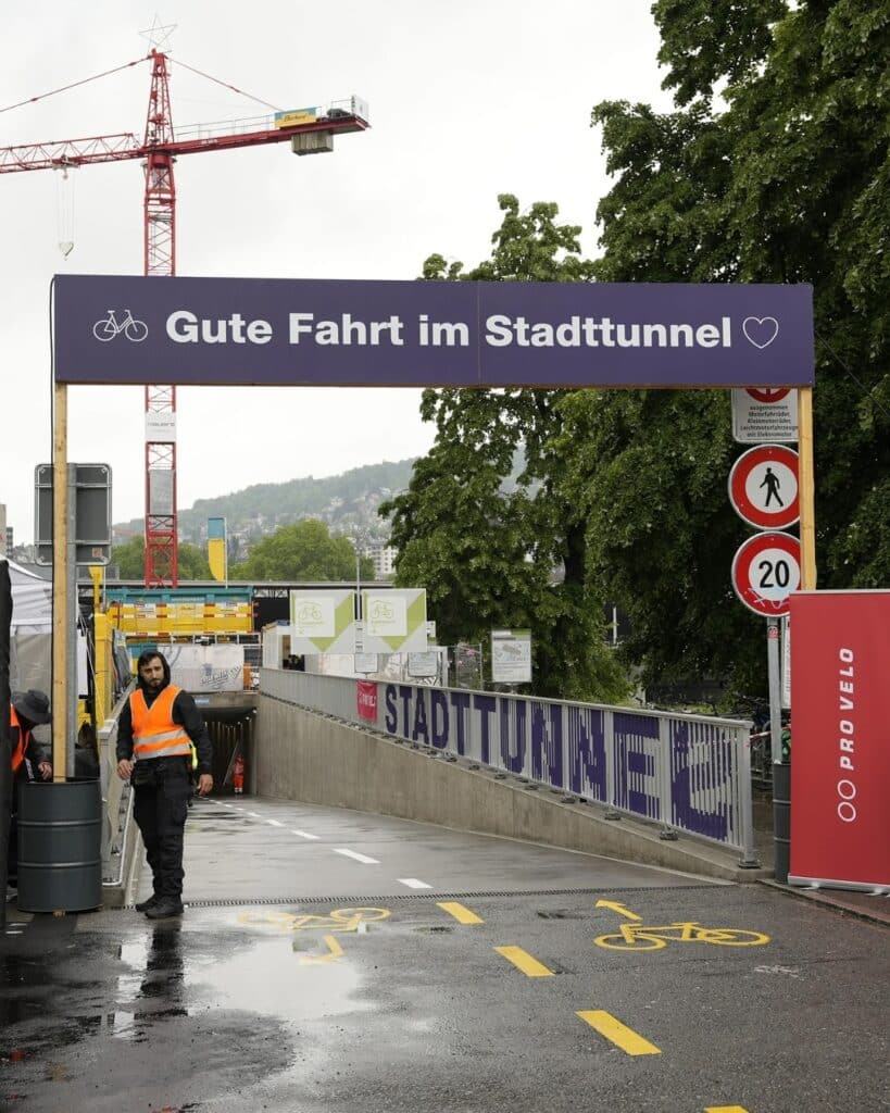 Nowy tunel rowerowy w Zurychu. Kiedyś planowano tu autostradę