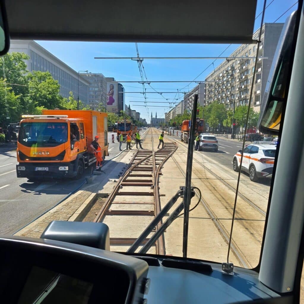 Rozjazd nakładkowy w centrum Warszawy