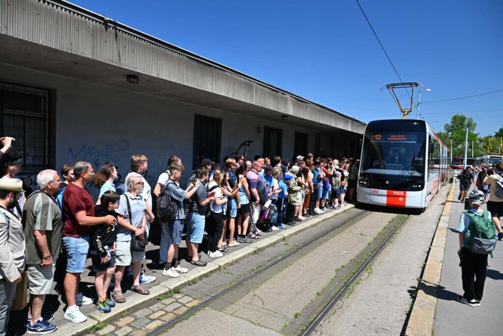 Pierwszy kurs tramwaju Skoda 52T/foto: DPP Praha