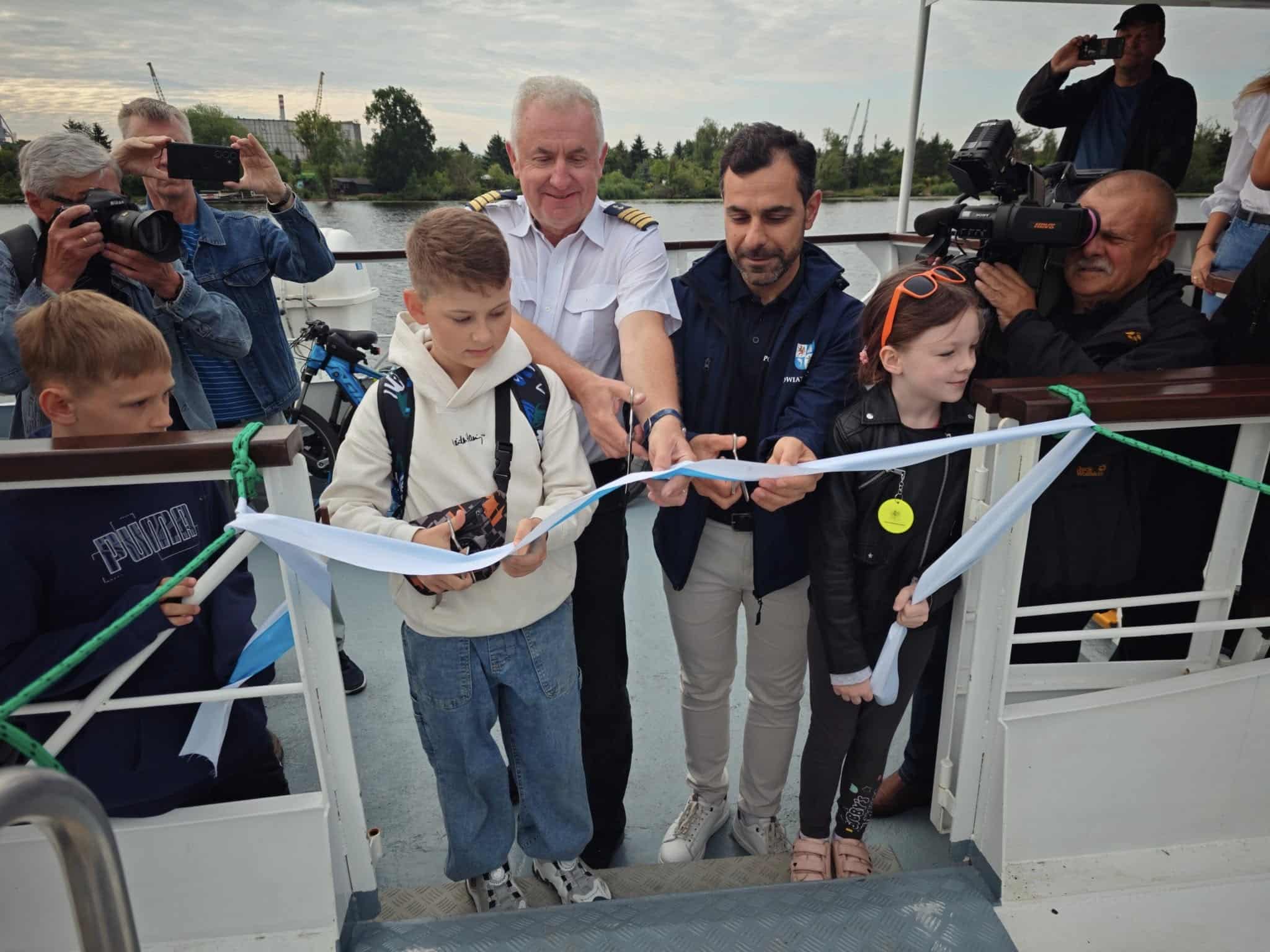 Infoship - Pierwszy rejs tramwaju wodnego ze Szczecina do Świnoujścia za nami