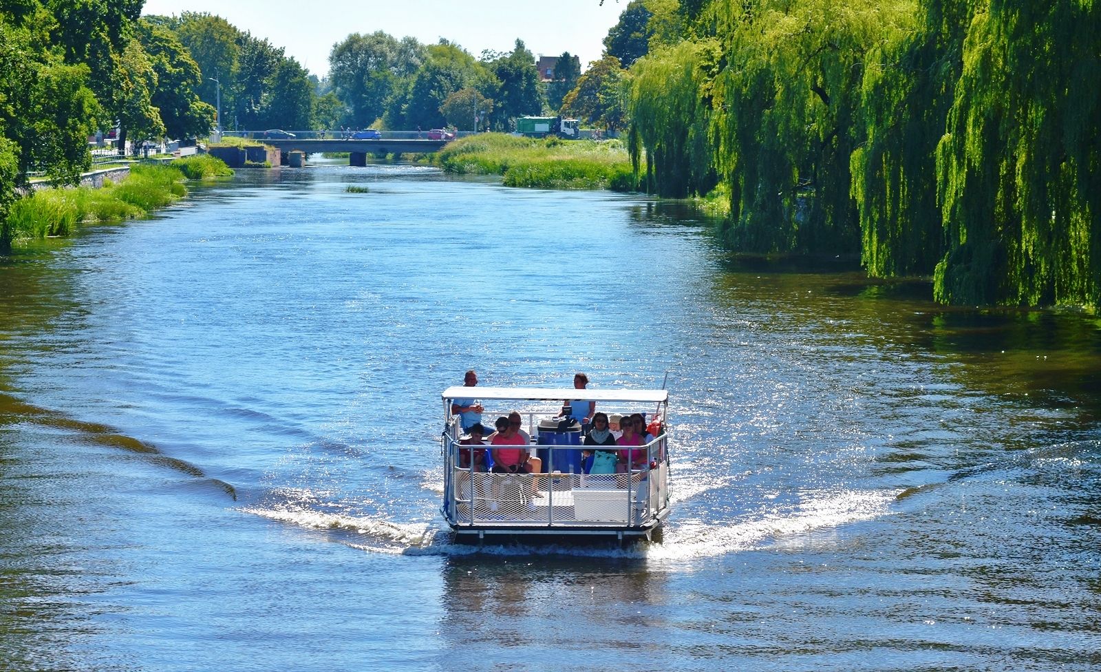Infoship - Portowy Tramwaj Wodny w Kołobrzegu w weekendy. Od lipca codziennie