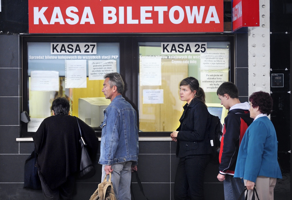 Polacy kupują coraz więcej biletów kolejowych online. Wzrost o 6% r/r