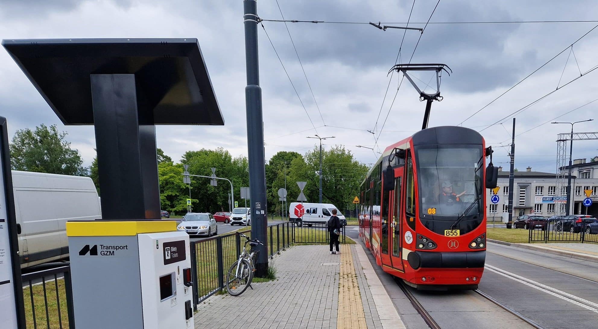 Infotrans - Pasażerowie GZM już korzystają z 40. pierwszych solarnych biletomatów. Od Mera Systemy