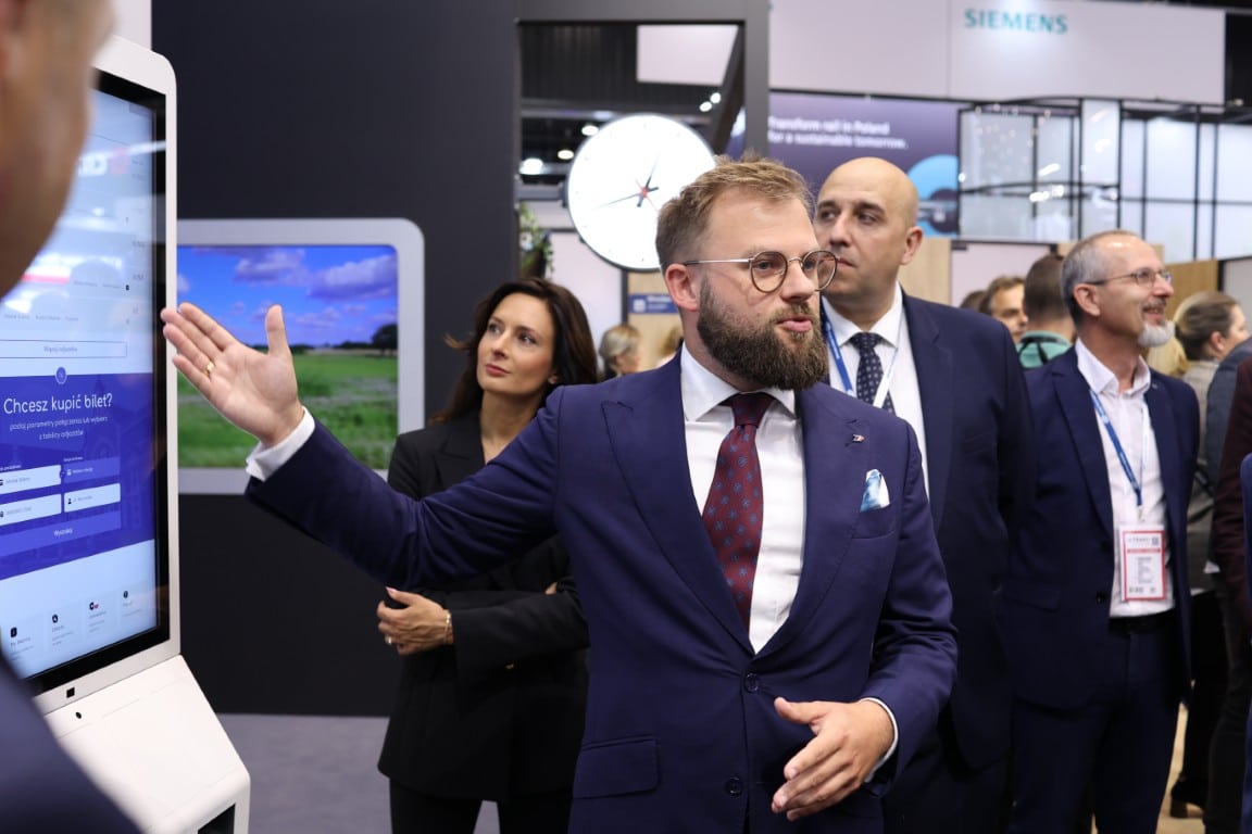 Infotrans - Tylko jedna oferta w przetargu PKP na 28 biletomatów uniwersalnych dla dworców kolejowych