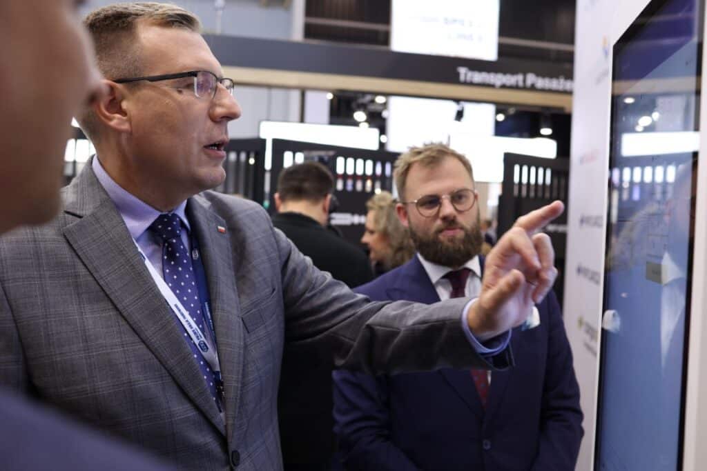 TRAKO 2023: biletomat uniwersalny ułatwi życie podróżnym i przewoźnikom