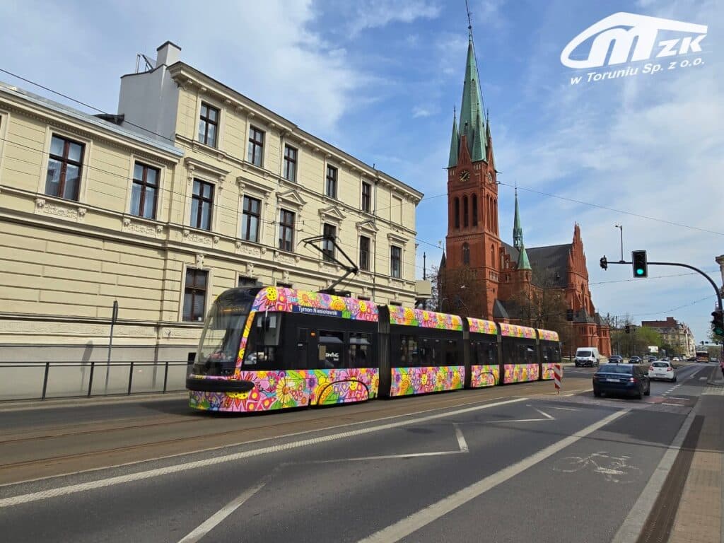 Wakacyjna komunikacja 2025 w Toruniu i Bydgoszczy. Mniej kursów, nowe trasy i zabytkowy tramwaj fot. MZK Toruń