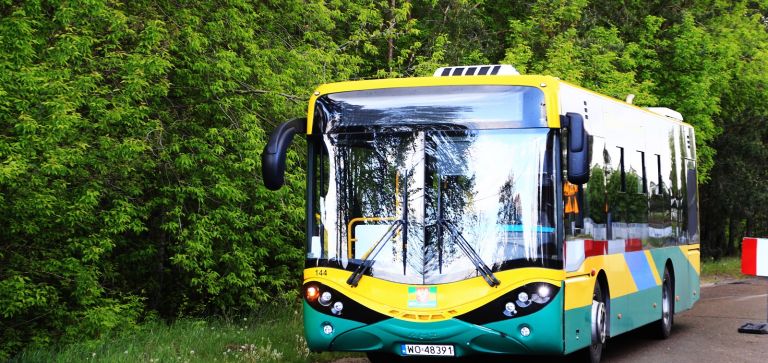 Jakie autobusy elektryczne chce kupić miasto dla MZK Ostrołęka? Analiza SWZ