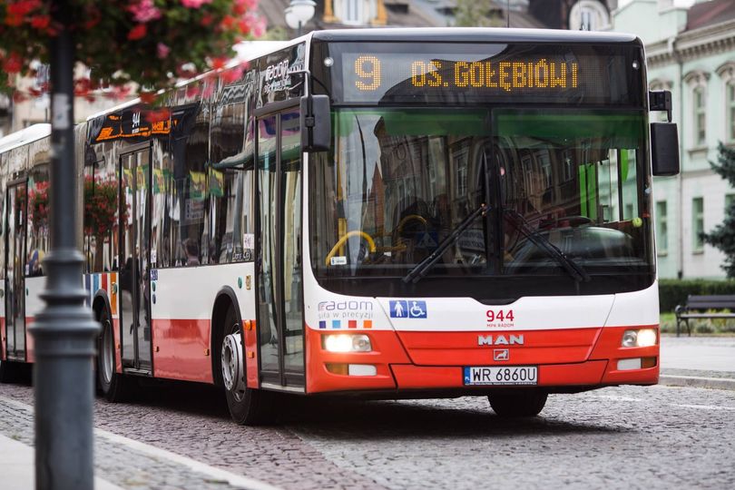 MPK Radom też woli autobusy z szybą przednią dzieloną w pionie. Analiza SWZ fot. UM Radom