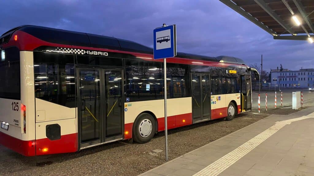 Leszno rozbudowuje infrastrukturę przystankową – przetarg na nowe tablice informacji pasażerskiej / fot. MZK Leszno