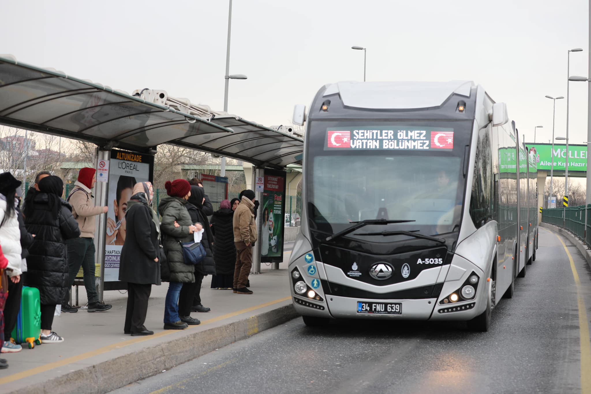 Infotrans - Stambuł wprowadził kary za głośną muzykę. Także w transporcie publicznym