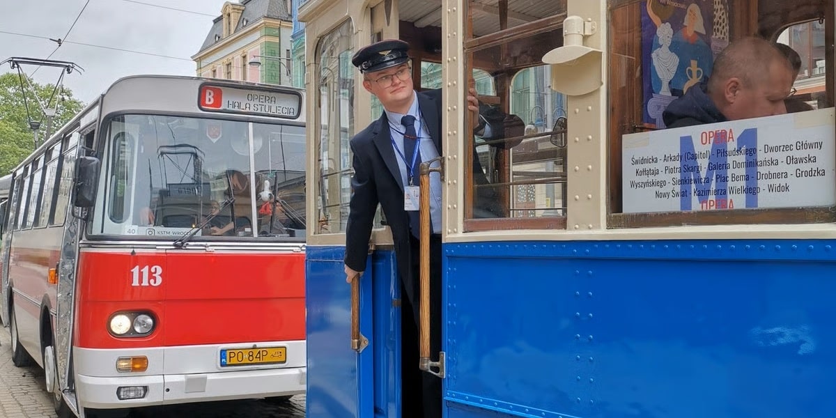 Infotrans - Wrocław w trybie wakacyjnym – nowe rozkłady, zawieszenia i… podróże w czasie