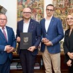 Miasto Wrocław i Starostwo Powiatu Wrocławskiego podpisały umowę na dofinansowanie UrbanCard w pociągach KD i Polregio