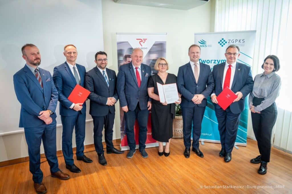 Zintegrowany bilet okresowy POLREGIO i ZGPKS Rzeszów. Nowa oferta od 1 lipca fot. UMWP