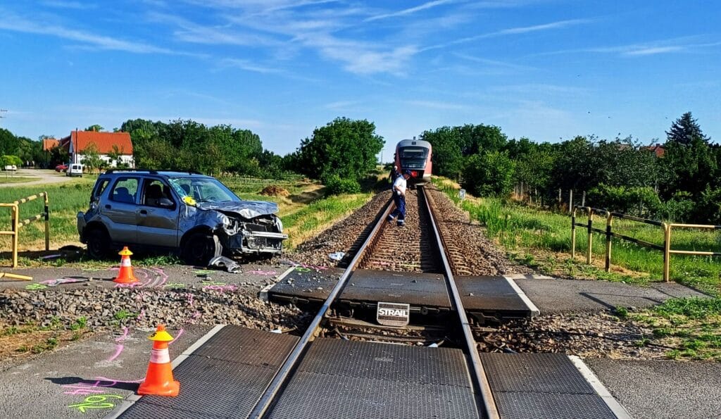 Wypadek na przejeździe kolejowym
