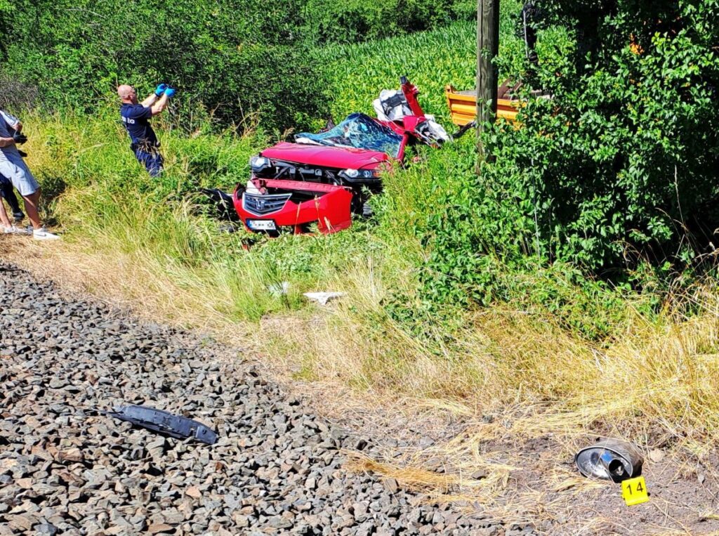 Czarna sobota na węgierskich przejazdach kolejowych foto: MAV