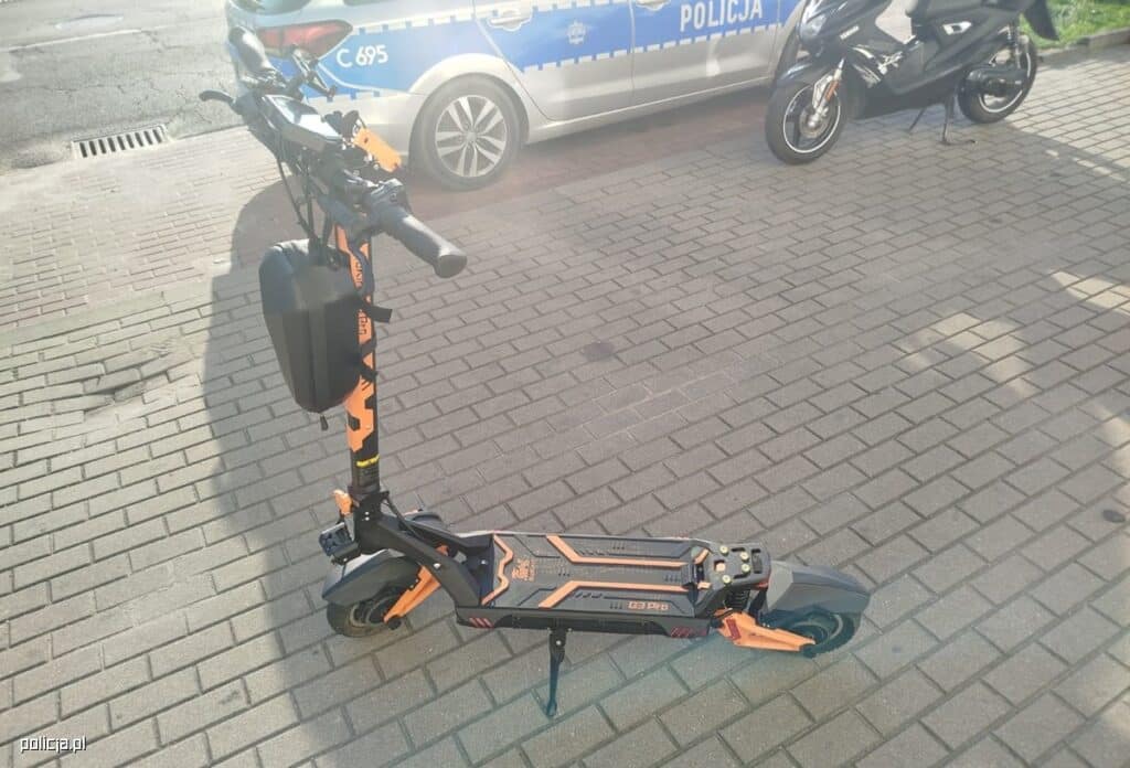 Kujawsko-Pomorskie: W Rypinie dwóch nastolatków stanie przed sądem za jazdę na hulajnodze. Bez uprawnień / fot. Policja