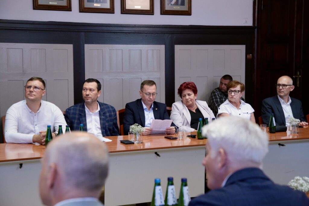 Przedstawiciele samorządów z Subregionu Północnego podpisali umowy na realizację łącznej wartości ponad 98 milionów złotych.