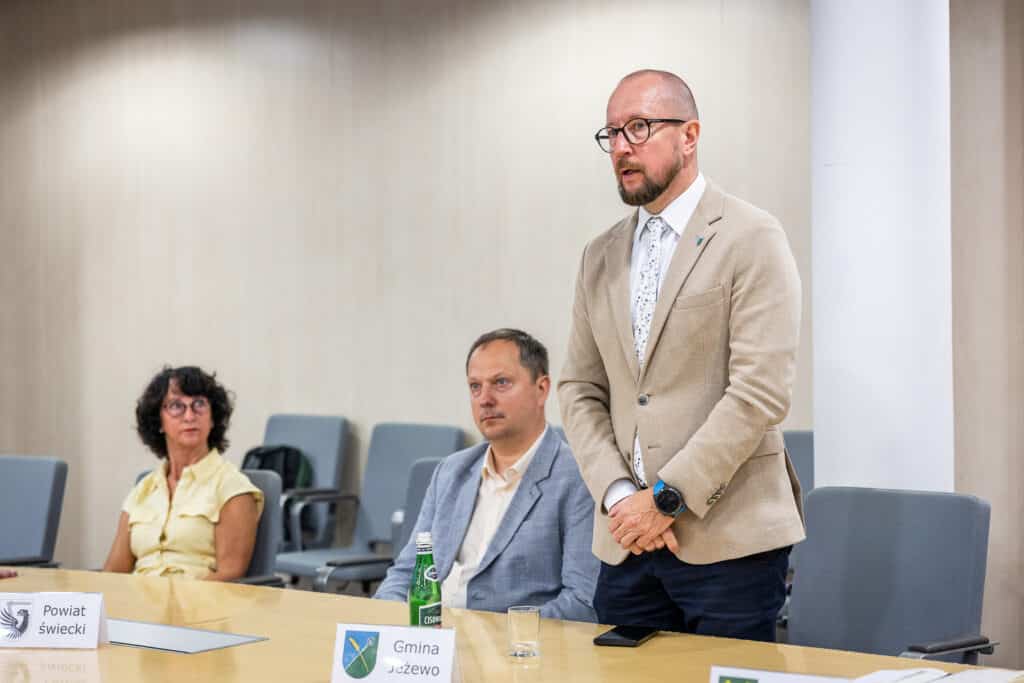 Umowa z Arrivą/foto: UMWKP