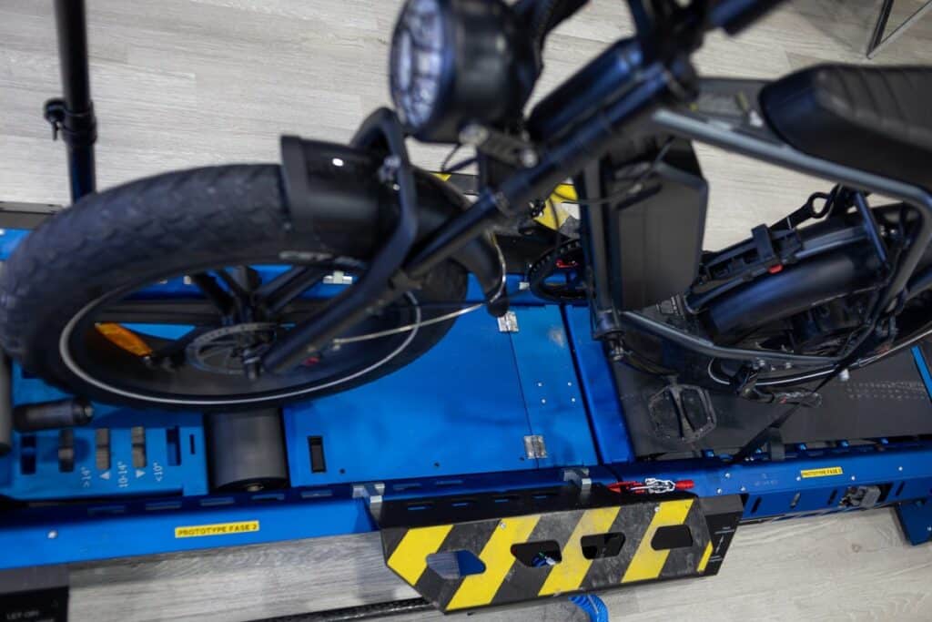 Poznańska policja wprowadza mobilną hamownię. Do elektrycznych rowerów i hulajnóg [ZDJĘCIA] / fot. Policja Wielkopolska