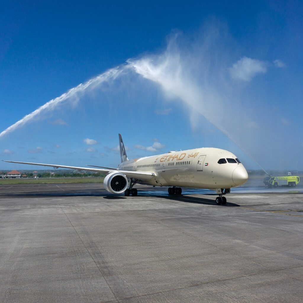 Etihad Airways uruchamia regularne połączenie z Pragi do Abu Dhabi