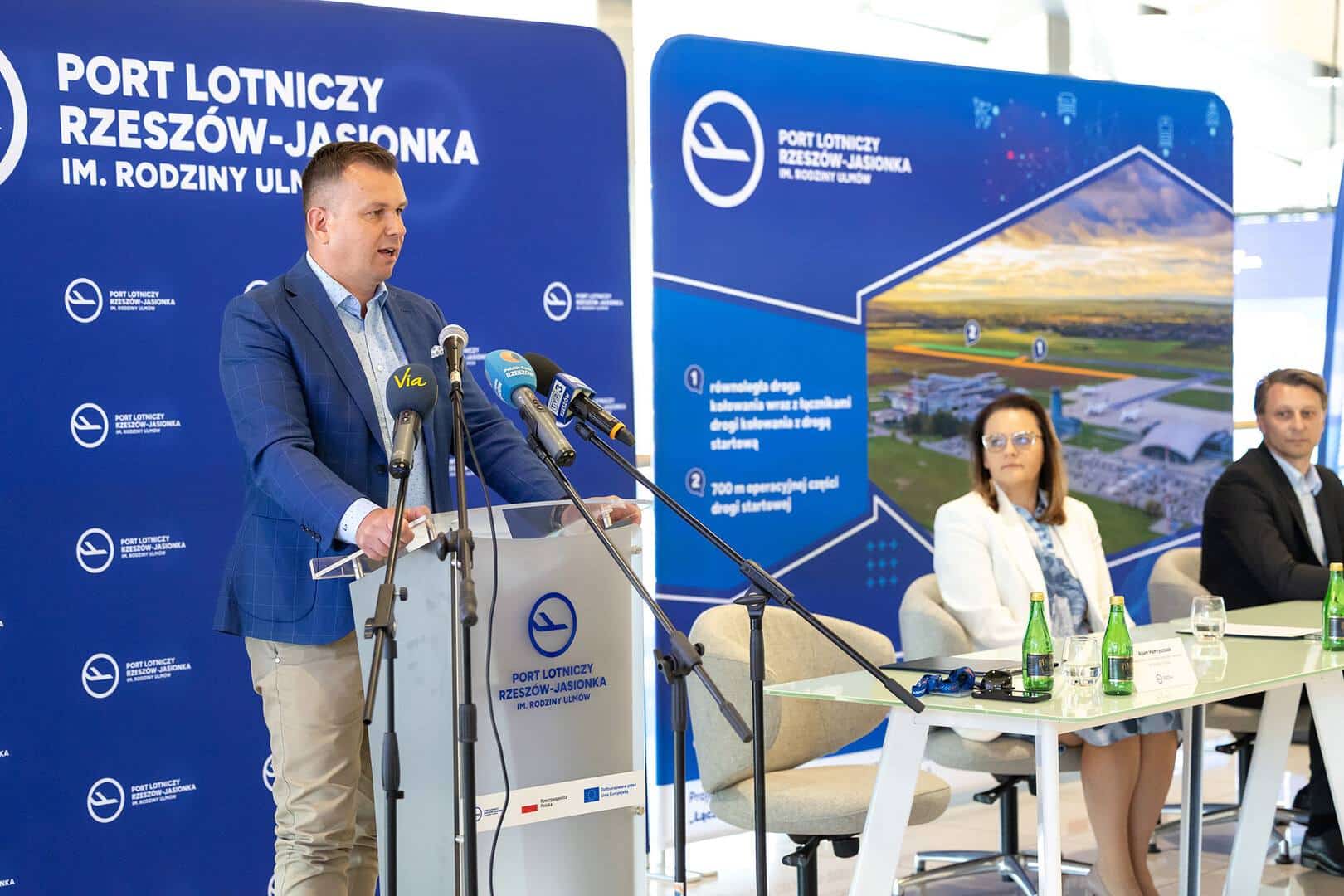 Infoair - Rzeszowskie lotnisko przebudowuje pas startowy: zakończenie prac już we wrześniu