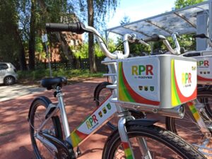 "Budowa infrastruktury rowerowej jako alternatywny sposób komunikacji na obszarze powiatu rawickiego” do projektu dołączyły cztery stacje,