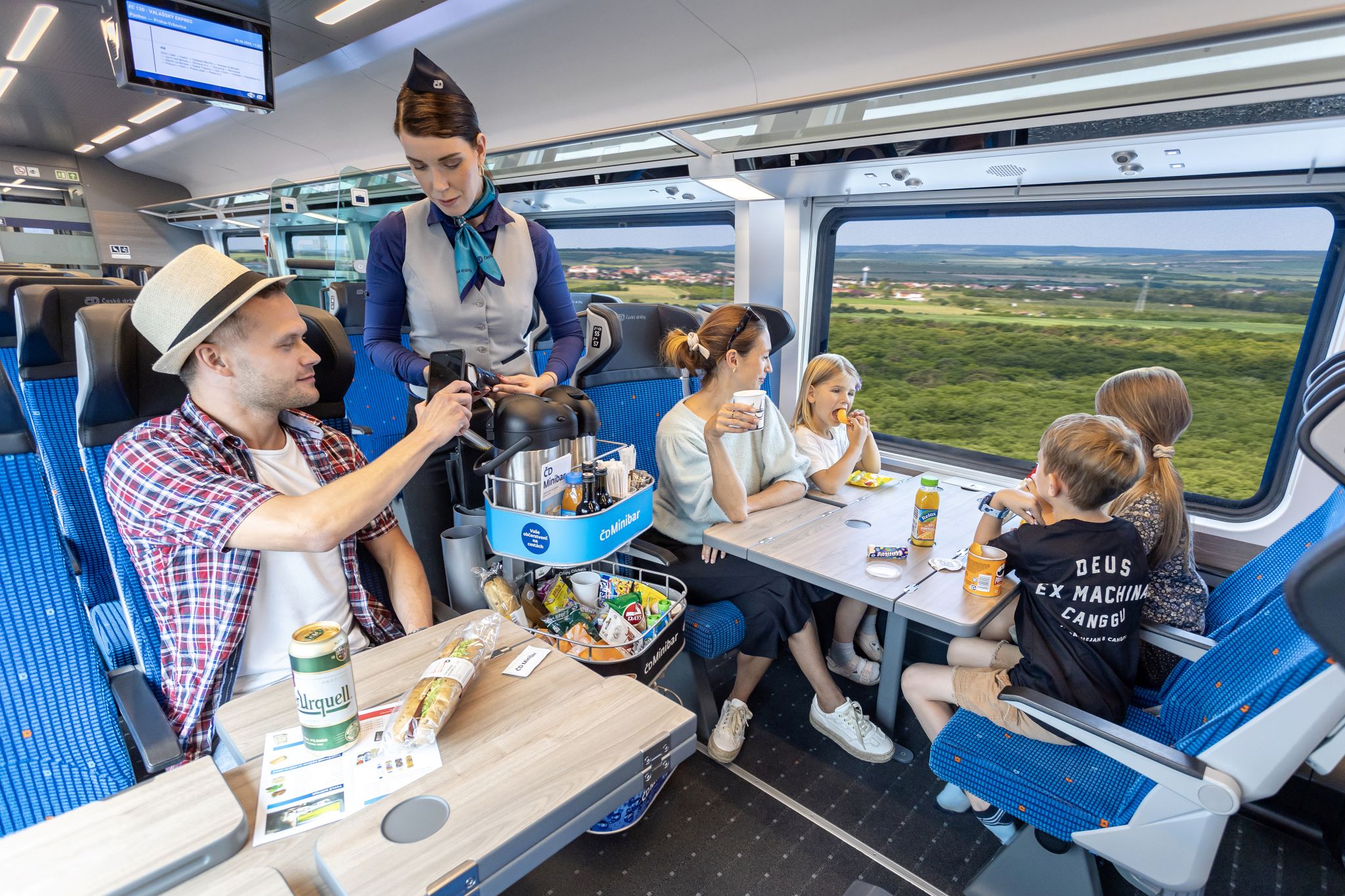 Inforail - Minibary Českých drah coraz popularniejsze. Pasażerowie wypili już ponad ćwierć miliona kaw