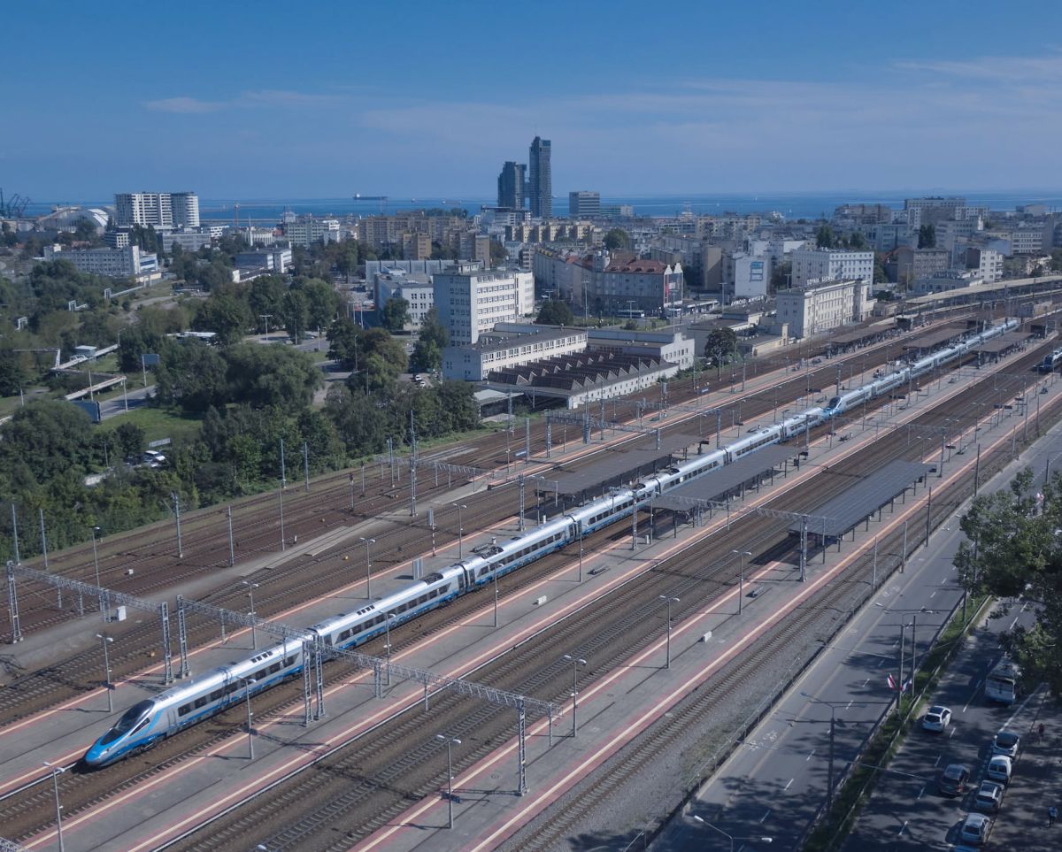 Inforail - 9 weekendowych składów PKP Intercity pojedzie w zestawieniu 2xED250