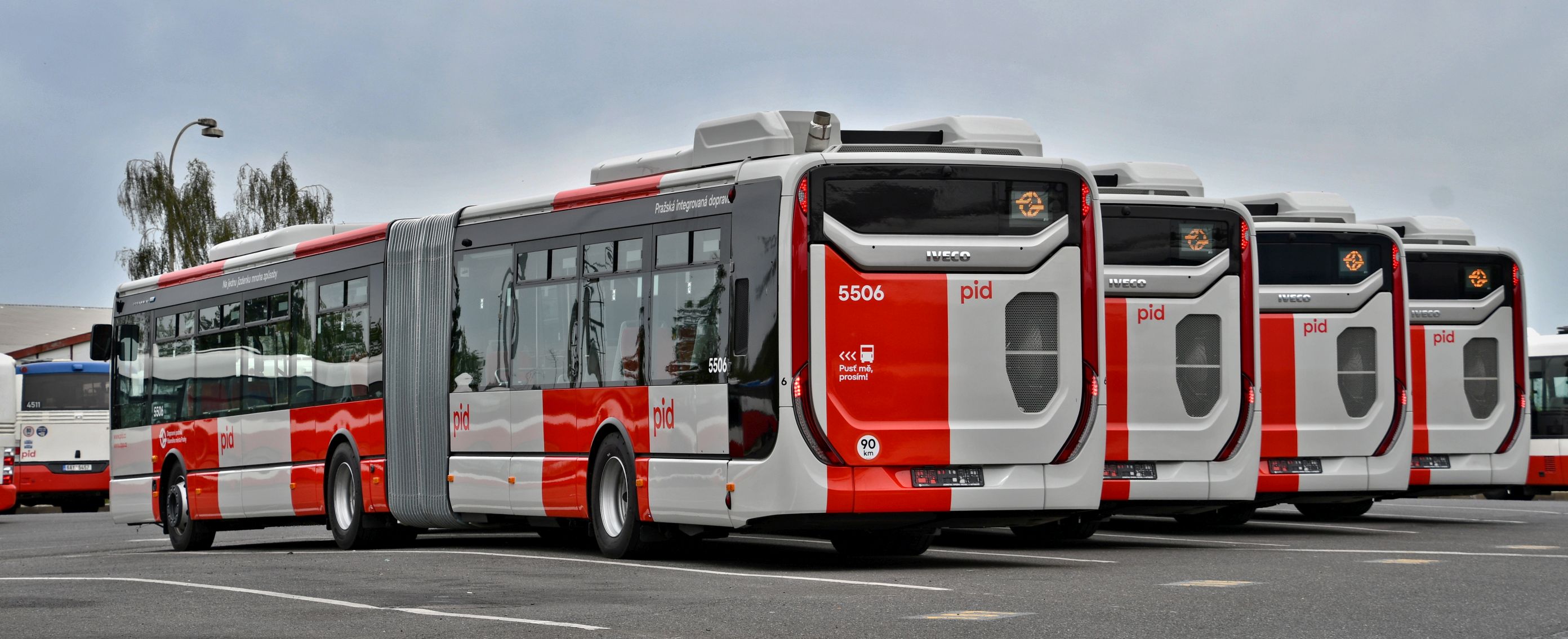 Infobus - Koniec diesli, ale i opóźnienia. DPP Praga czeka na nowe autobusy