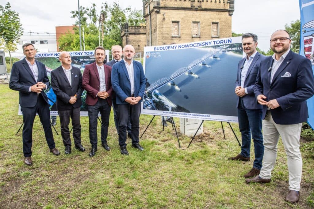 Setki pociągów między Toruniem Miasto a Toruniem Wschodnim. Newralgiczny odcinek do remontu foto: UMWKP