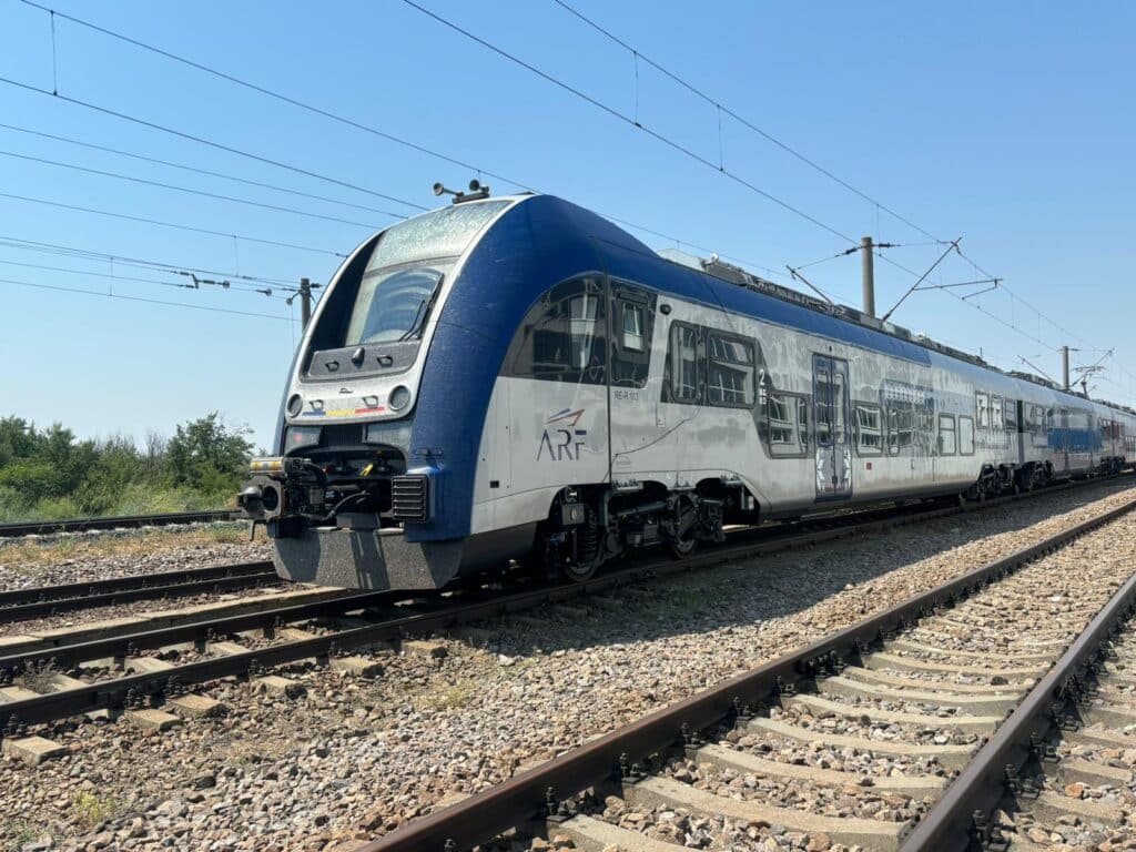 Rumuńska PESA 655-5 przechodzi testy techniczne w Făurei foto: ARF