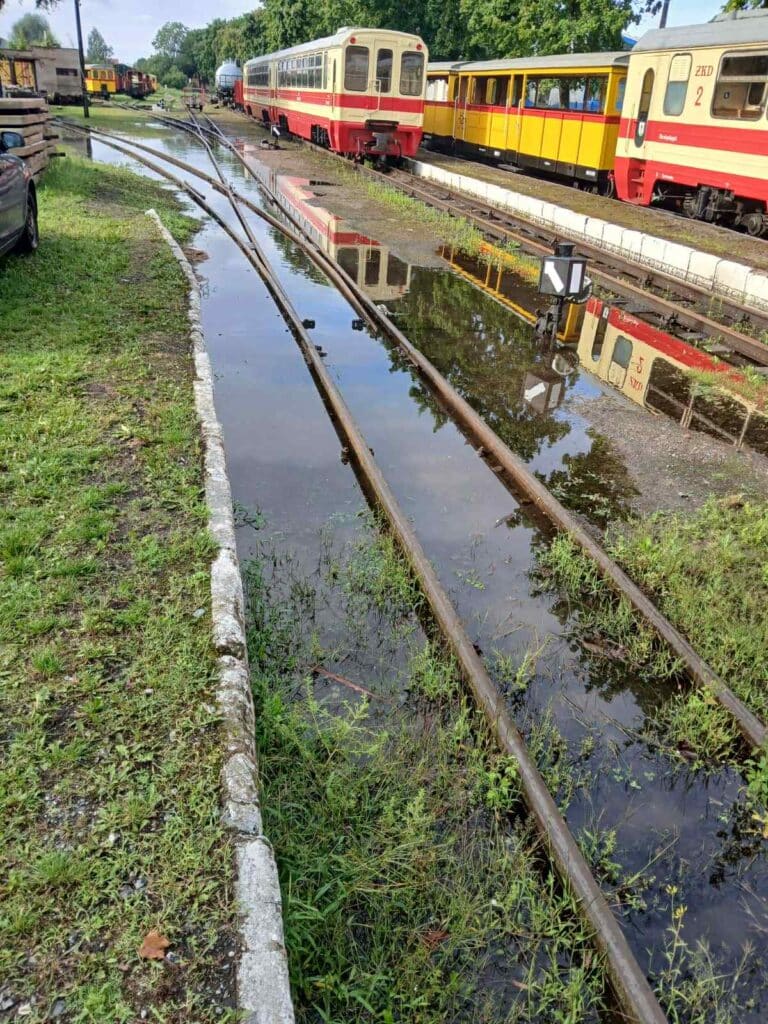 Żuławska Kolej Dojazdowa wstrzymuje kursowanie pociągów do odwołania. Po ulewach foto: ŻKD