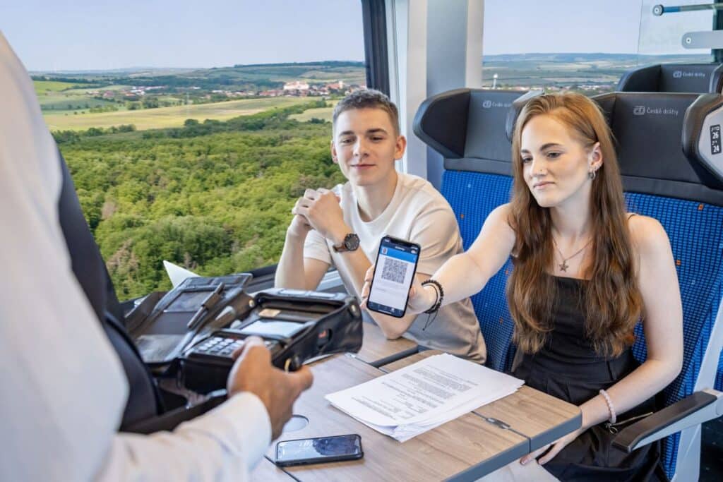 Nowość w aplikacji Můj vlak. Bilety na transport publiczny Kraju Wysoczyna dostępne od lipca foto: CD