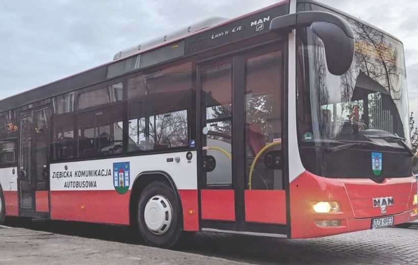 Nowa umowa na świadczenie usług w ramach Ziębickiej Komunikacji Autobusowej obowiązuje od 1 sierpnia 2025 r. do 31 marca 2028 r.,