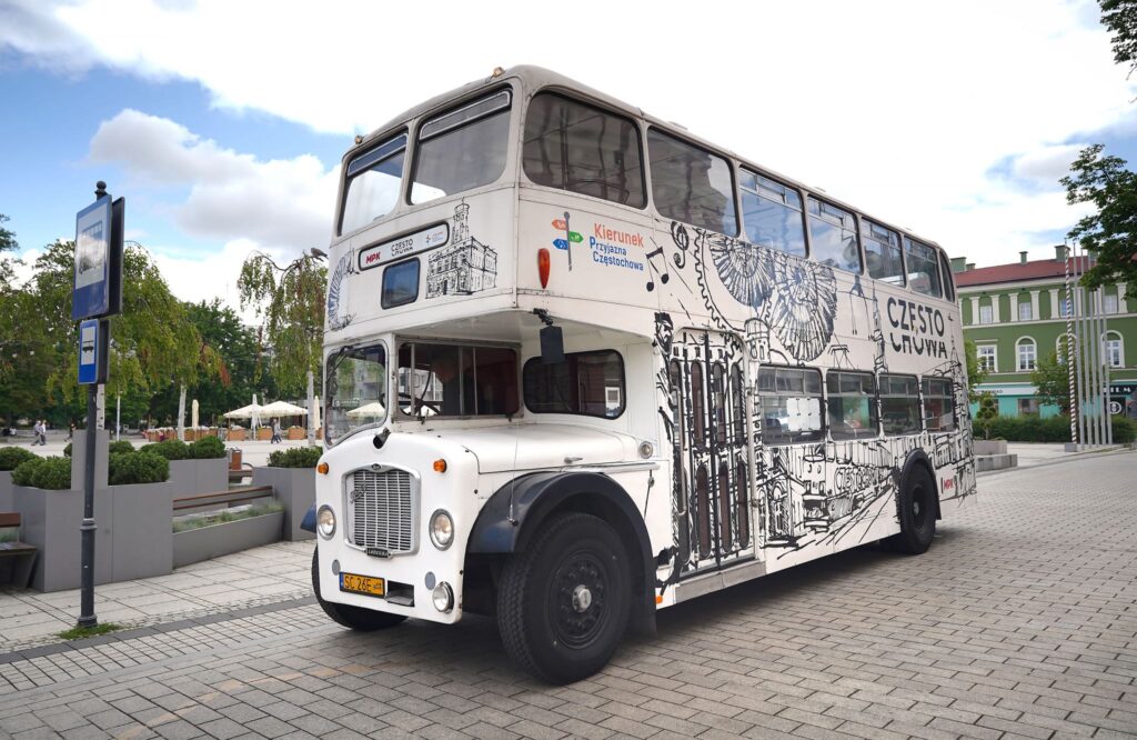 Częstochowski „Londyńczyk” wrócił na trasę. Piętrowy autobus wozi turystów fot. UM Częstochowa