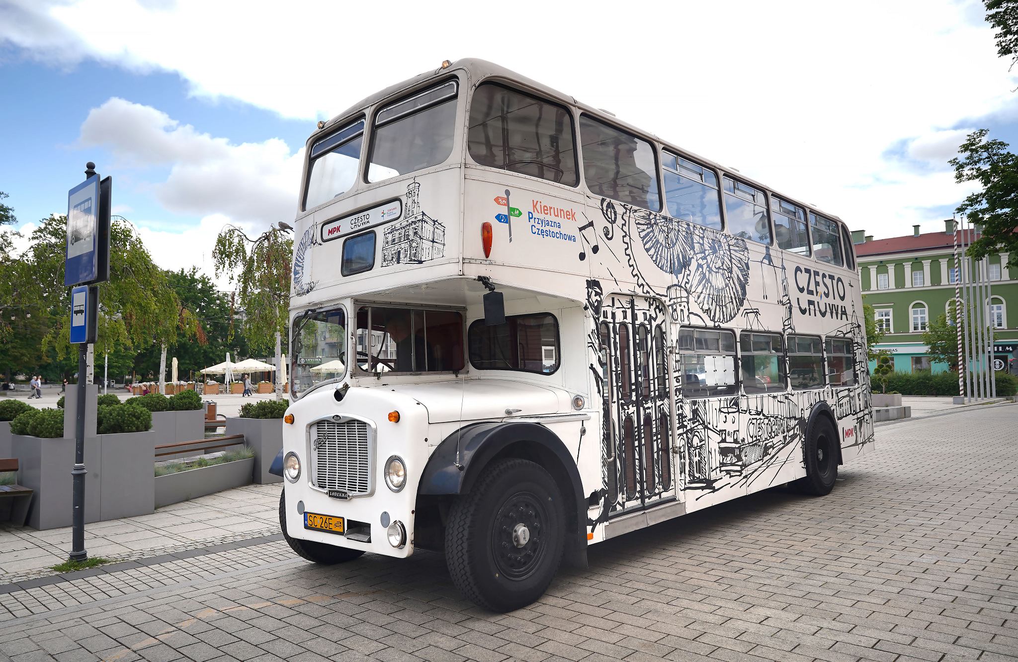 Infobus - Częstochowski „Londyńczyk” wrócił na trasę. Piętrowy autobus wozi turystów