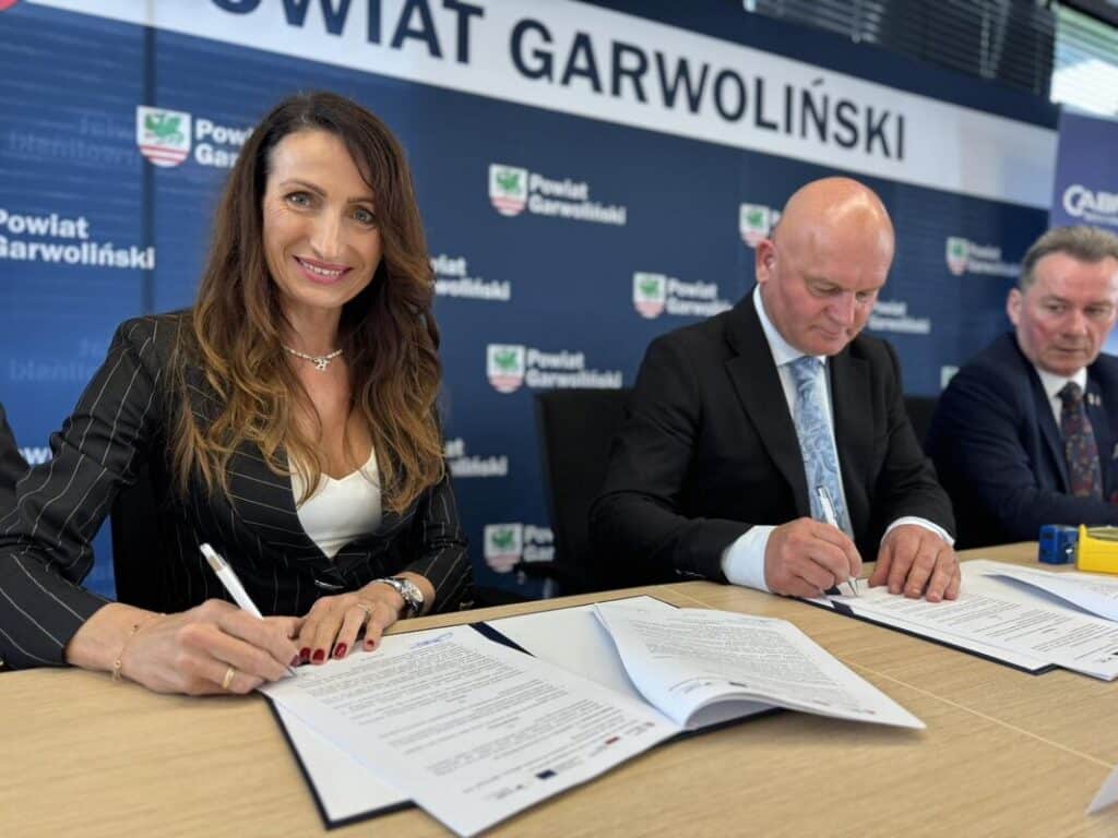 Powiat inwestuje we flotę PKS Garwolin. Umowa na 25 nowych autobusów Iveco