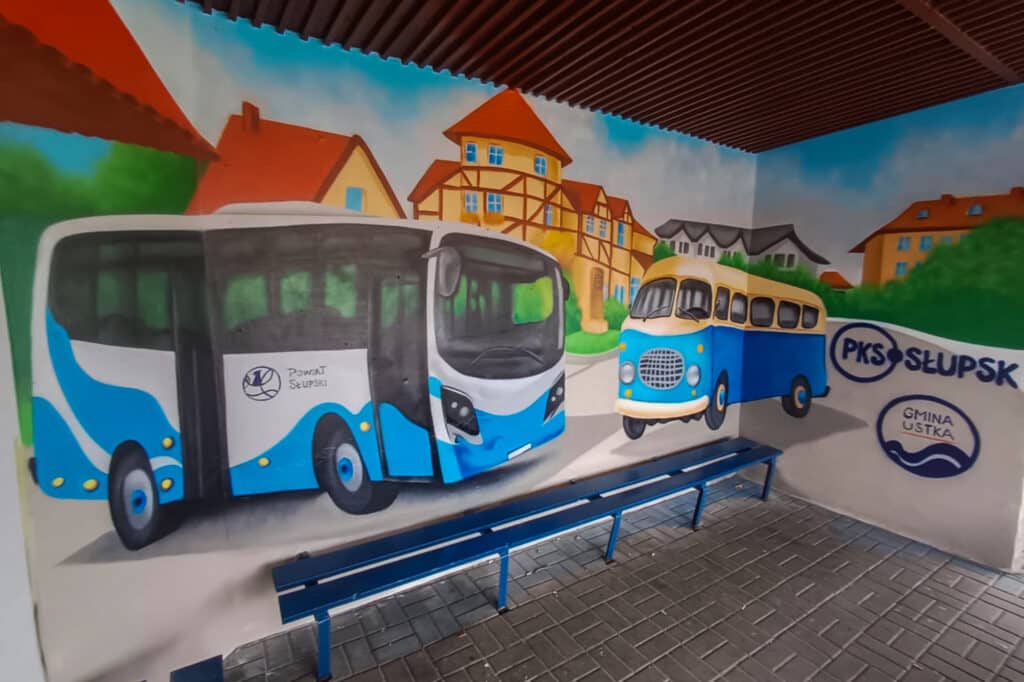 PKS Słupsk na Lato 2025: Autobusy hybrydowe, mikrobusy z rowerami i tablica e-papier fot. PKS Słupsk