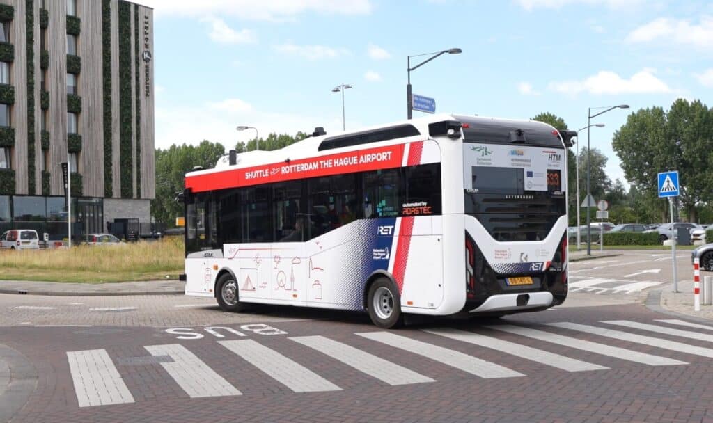 Autonomiczne autobusy Karsan na ulicach Paryża i lotnisku w Rotterdamie – nowy etap w transformacji transportu publicznego