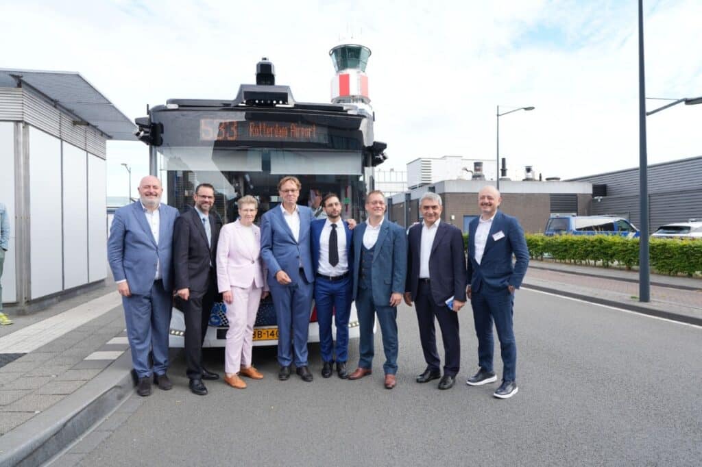 Autonomiczne autobusy Karsan na ulicach Paryża i lotnisku w Rotterdamie – nowy etap w transformacji transportu publicznego