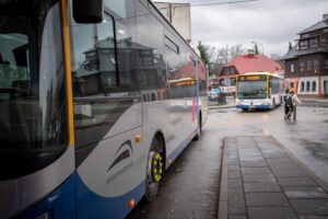 Integracja rozkładów autobusów i kolei? Ministerstwo odpowiada na interpelację w sprawie Portalu Pasażera