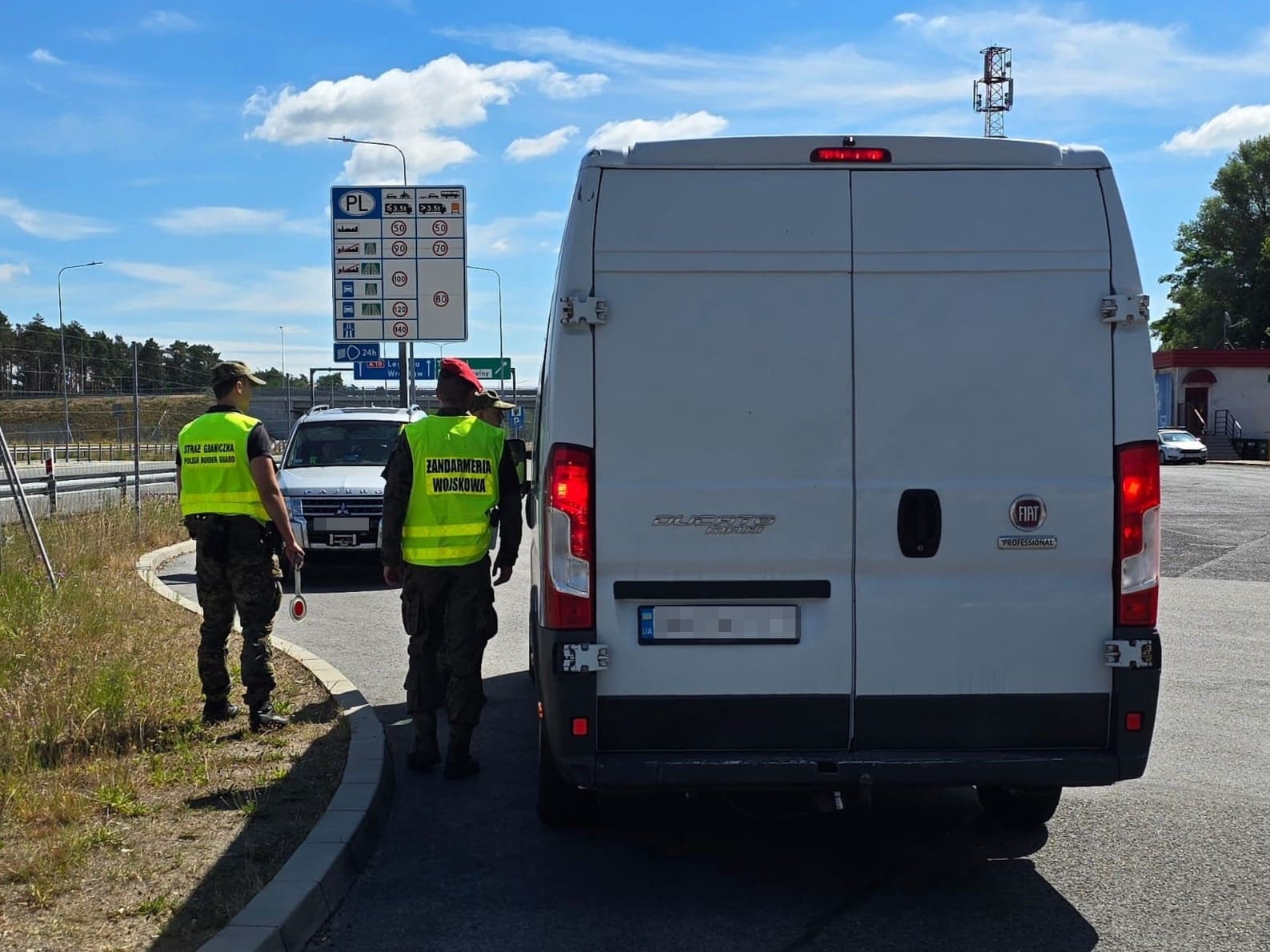 Infotrans - Polska przywróciła kontrole na granicach. Klimczak: Bez zakłóceń dla transportu publicznego