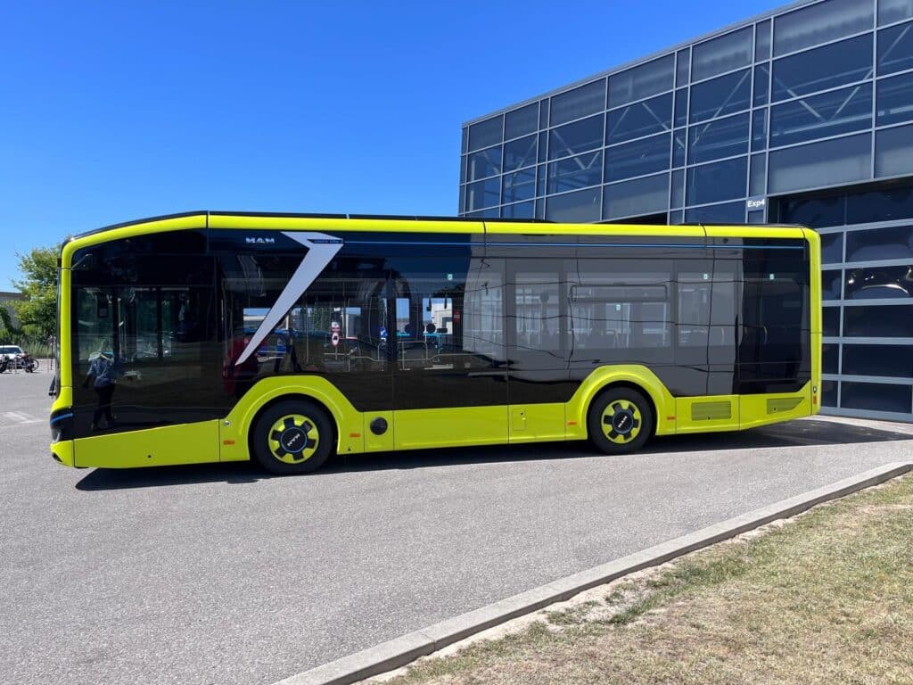 MAN prezentuje nowy autobus demonstracyjny. Pierwszy raz w takiej kolorystyce