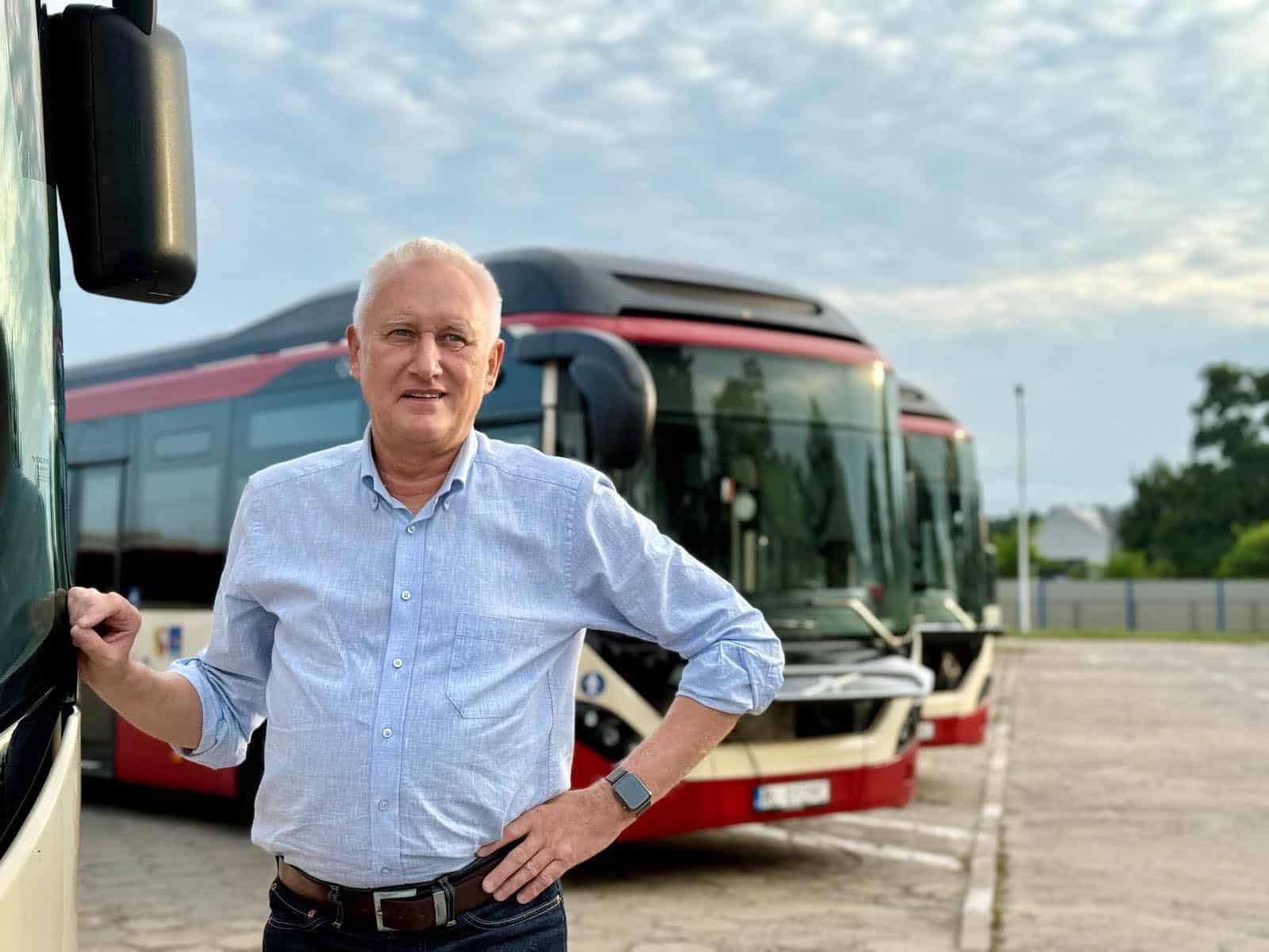 Infobus - Jacek Domagała kończy 46-letnią karierę w MZK Leszno. Od referenta po dyrektora