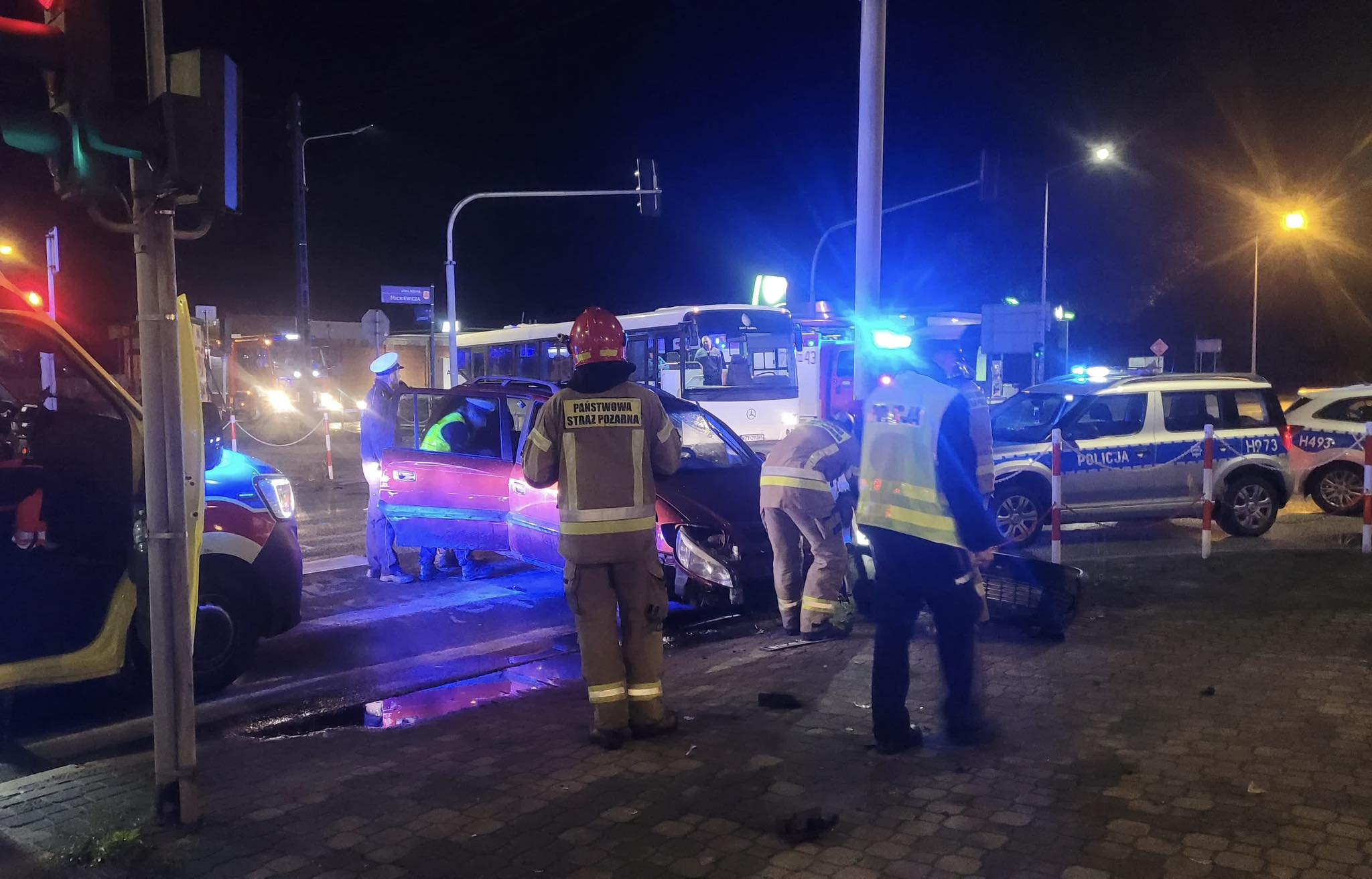 Infobus - Autobusy miejskie na celowniku kierowców osobówek: Tarnowskie Góry i Żyrardów