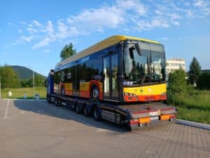 Zakład Komunikacji MZUK Sp. z o.o. poinformował, że trwa dostawa drugiej partii autobusów Solaris Urbino 12 Hydrogen.