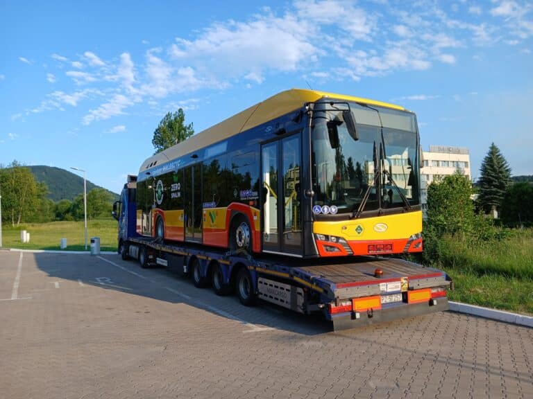 Zakład Komunikacji MZUK Sp. z o.o. poinformował, że trwa dostawa drugiej partii autobusów Solaris Urbino 12 Hydrogen.