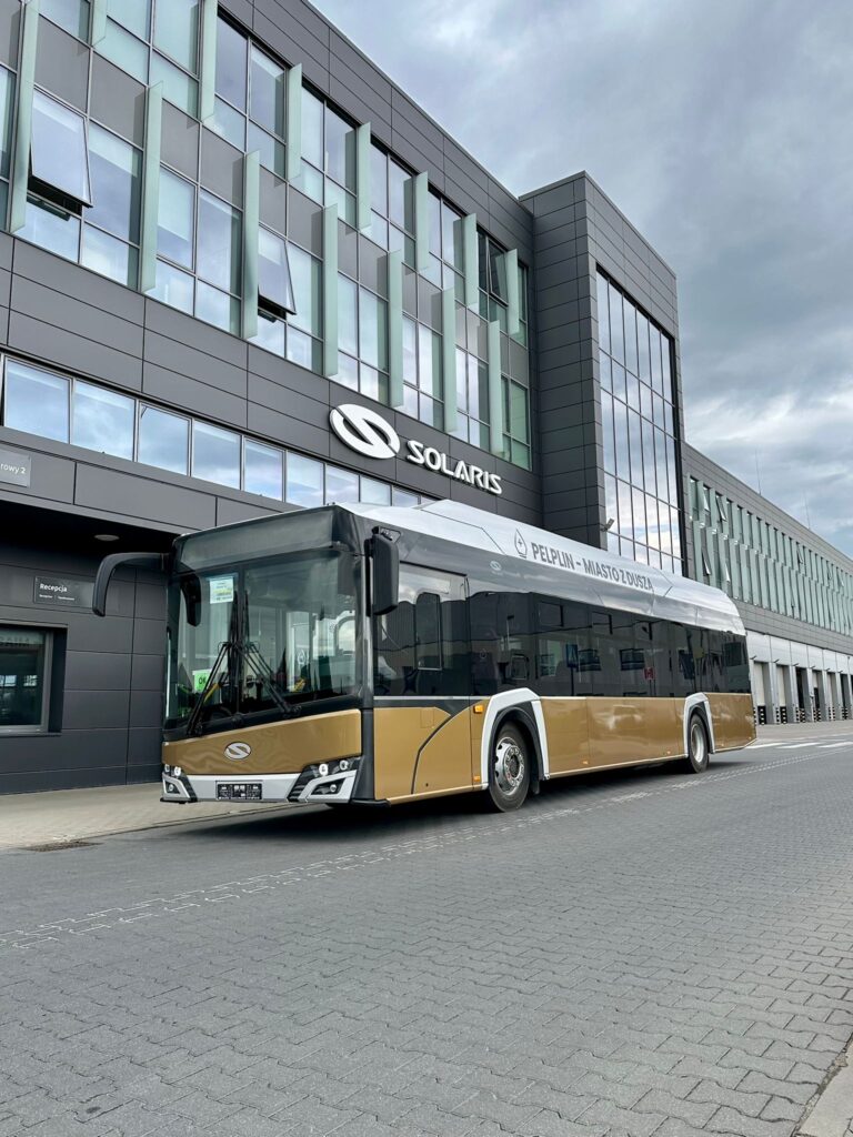 Pelplin odebrał trzy wyjątkowe autobusy Solaris Urbino 12 electric
