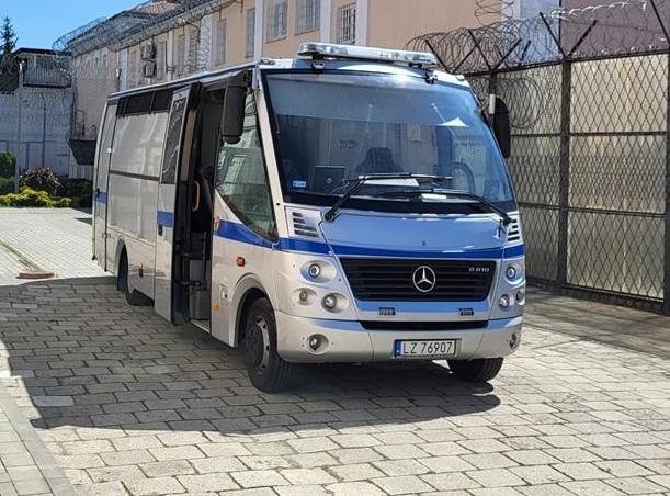 Służbie Więzienna wraca do autobusów. OSSW zamawia jeden minibus