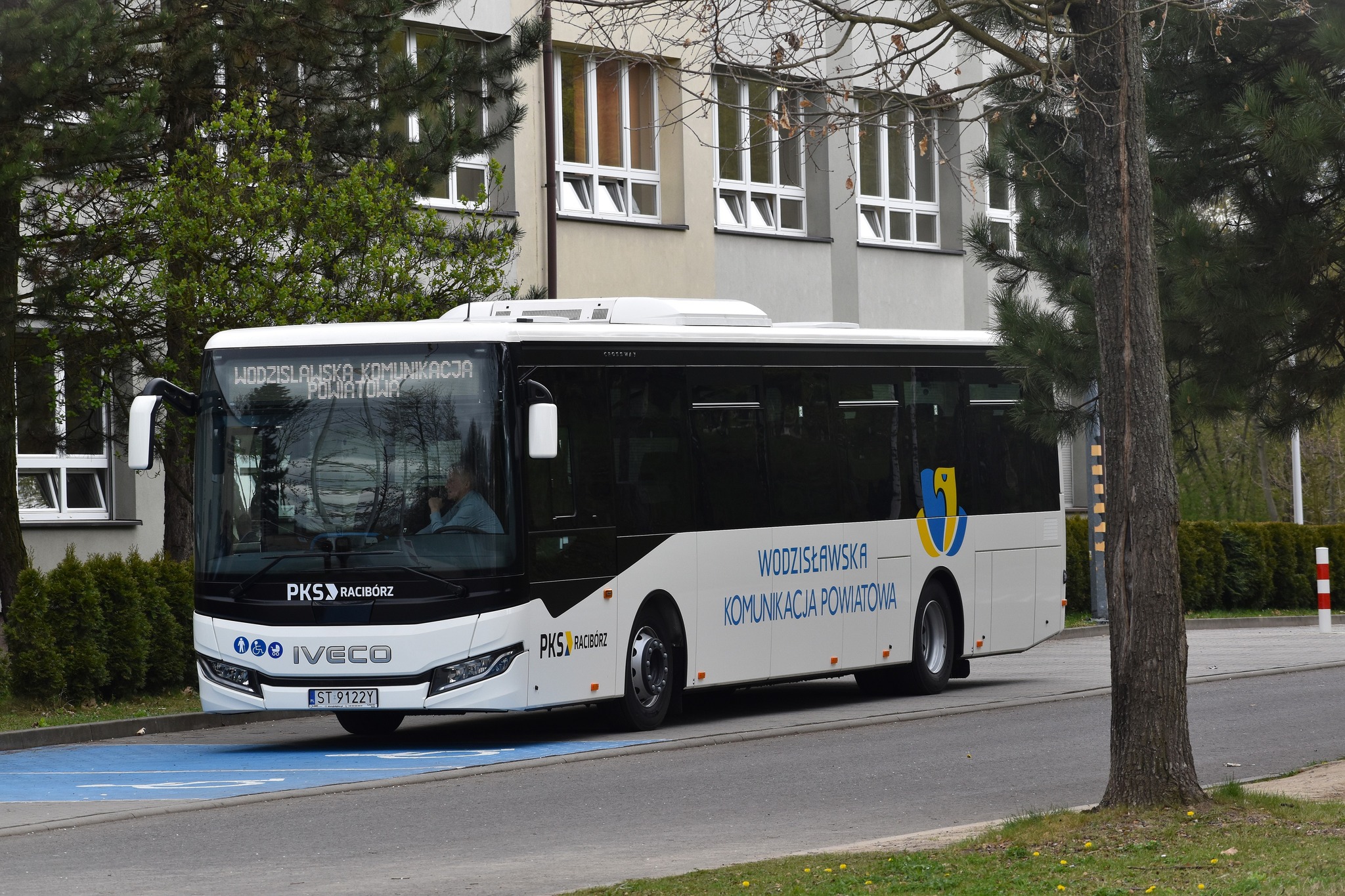 Infobus - Powiat Raciborski z jedną ofertą na autobusy hybrydowe. Koniec przetargowego serialu?